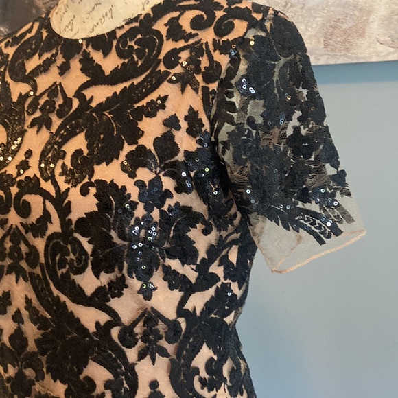 Dress the Population Megan Sequin Lace Shift Dress - Picture 2 of 7